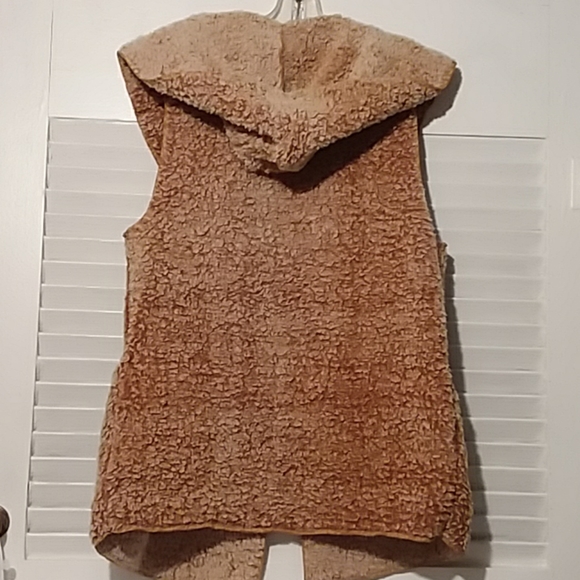 Love Tree Sherpa Vest - Picture 3 of 5